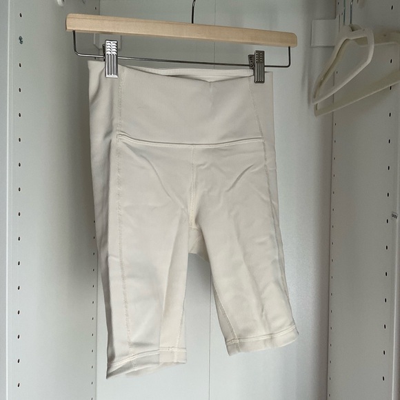 Lululemon, White, Size 4, Ribbed Contour HR Short 8” - Picture 2 of 4